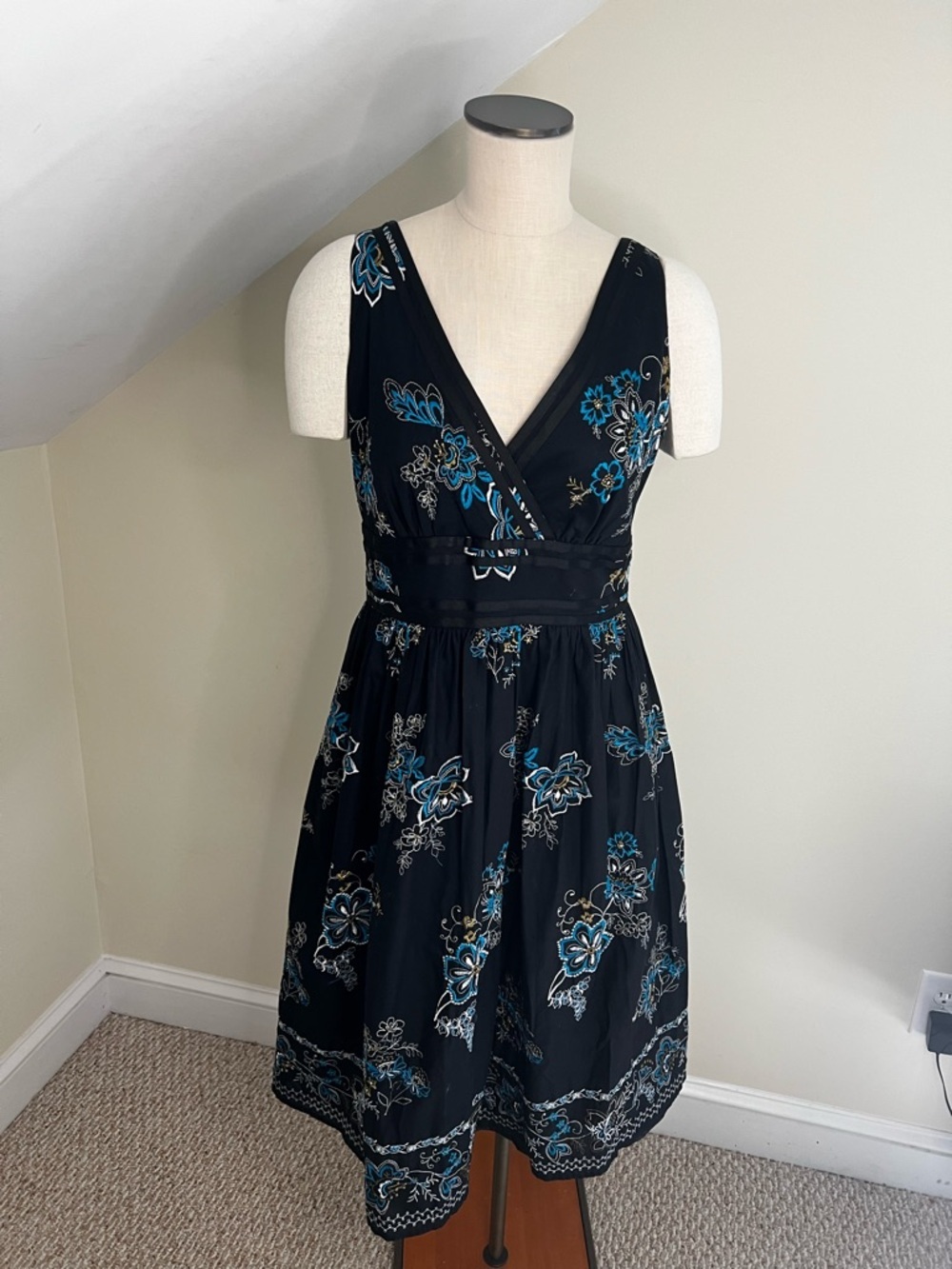 Robbie Bee Black Sleeveless V-Neck Floral Midi Dress